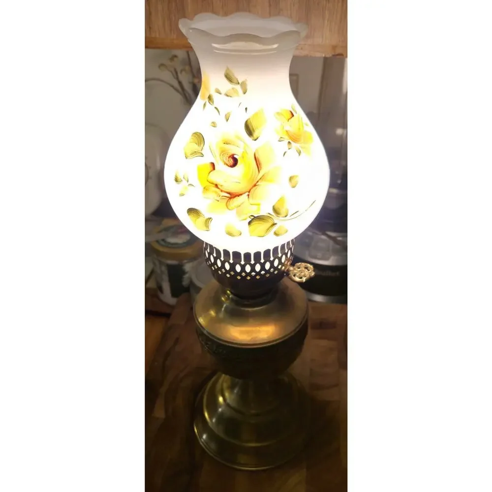 Vtg Electric Hurricane Table Lamp Handpainted Floral & Brass Gone With Wind 16.5